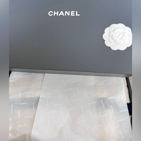Brandnew Chanel scarf(never worn) - Picture 2 of 4